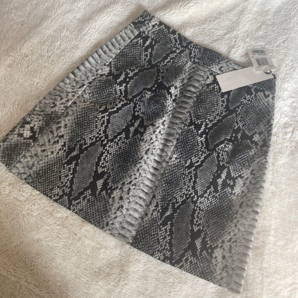 French Connection Snake print Mini skirt - Picture 5 of 6